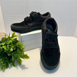 Kids Vans Unisex Old Skool V black on black velcro closure sneaker Size 1.0